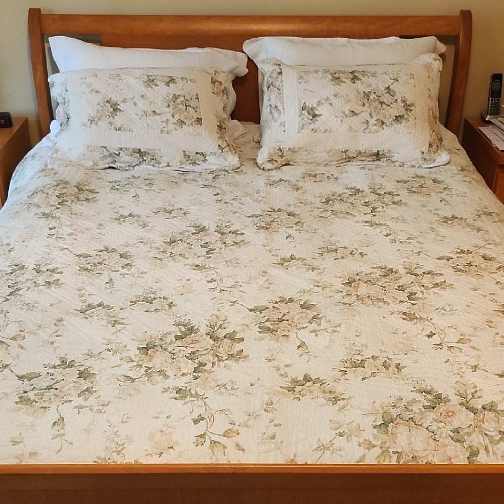 Floral Vintage Cream Quilt Set